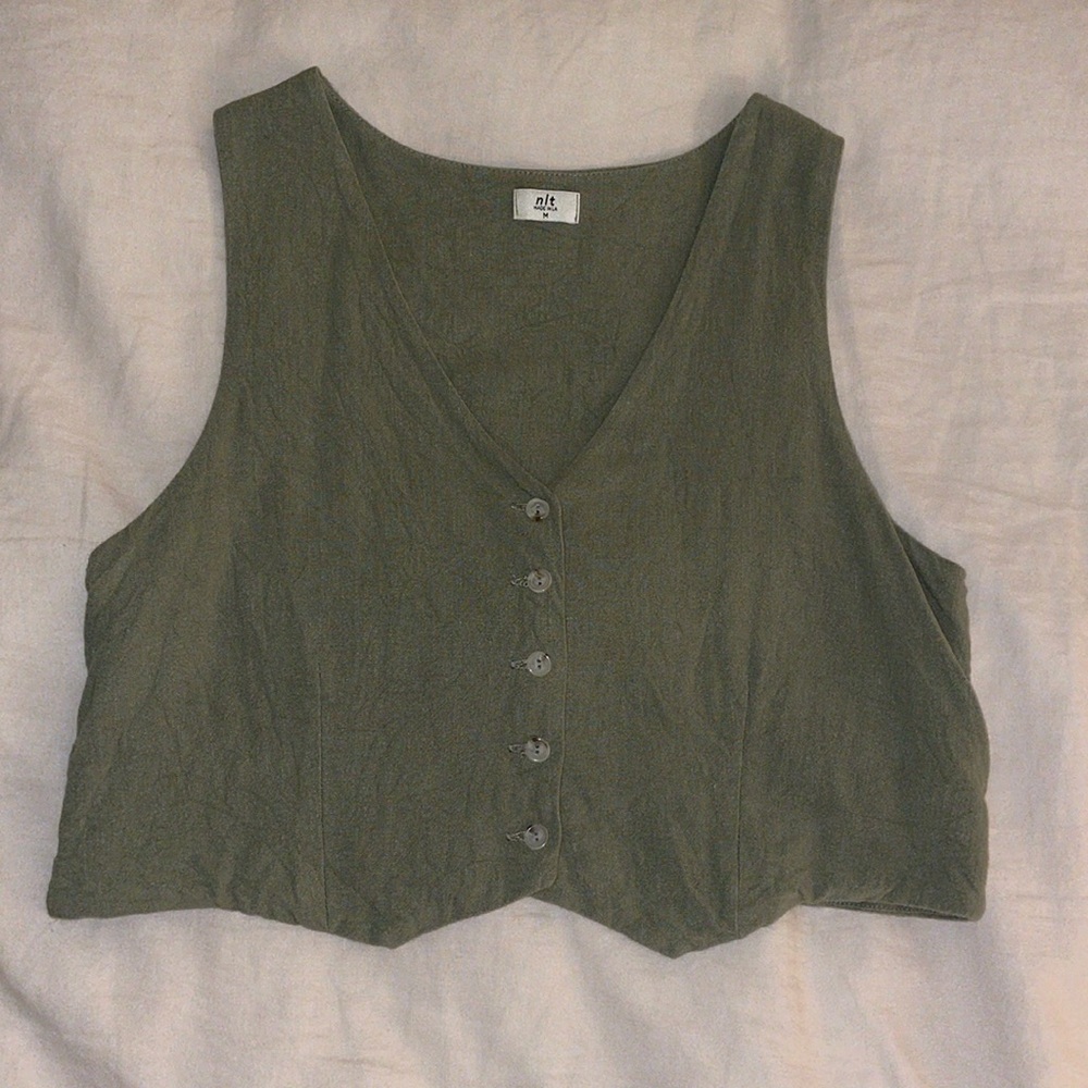 Nolessthan.la green linen top
